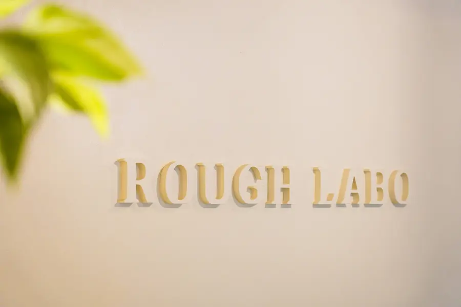 ROUGH LABOのサイン