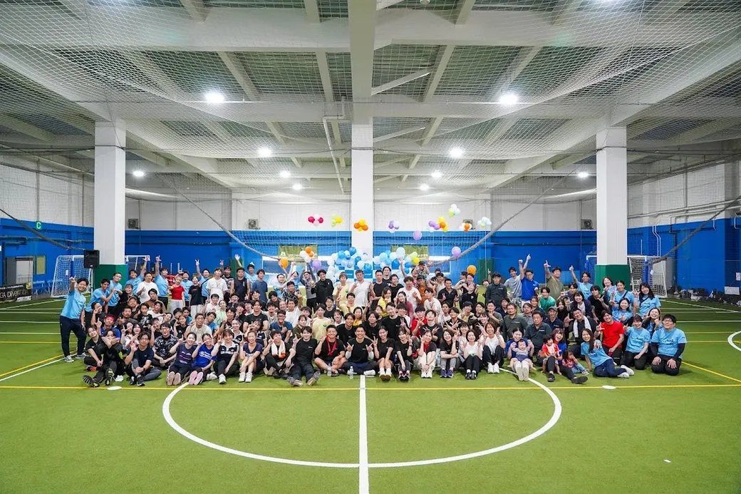 総合スポーツ大会 LA FESPO の参加者による集合写真